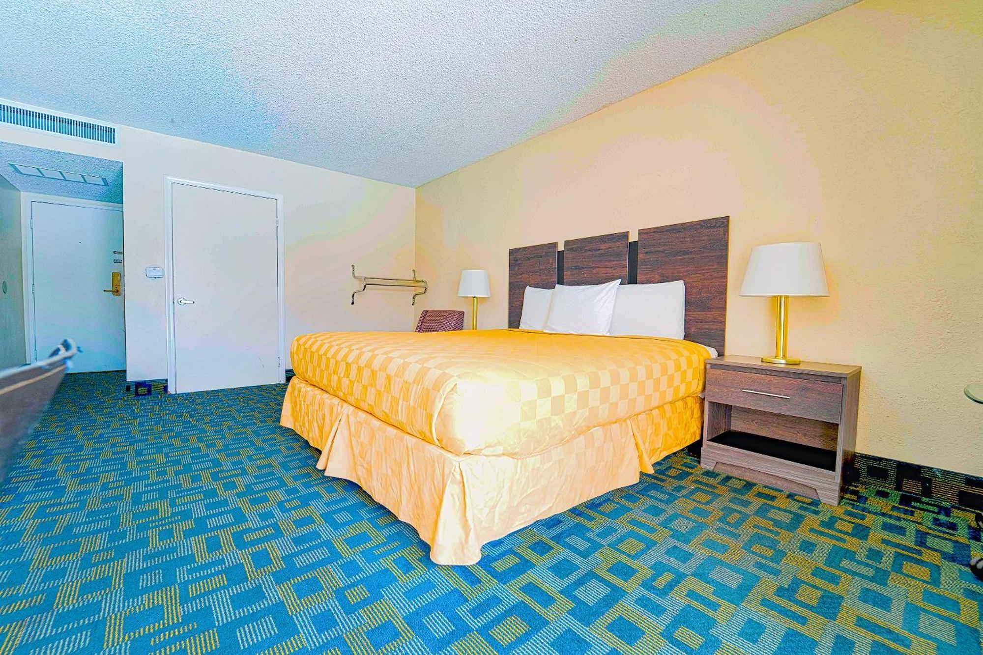 אינדיאו Royal Plaza Inn מראה חיצוני תמונה
