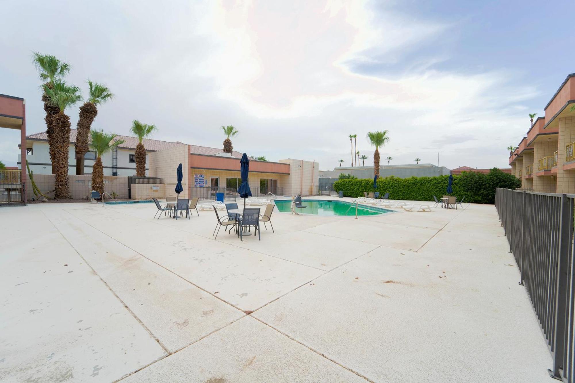 אינדיאו Royal Plaza Inn מראה חיצוני תמונה